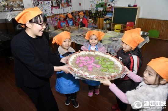 浙江东阳：快乐做美食迎冬至