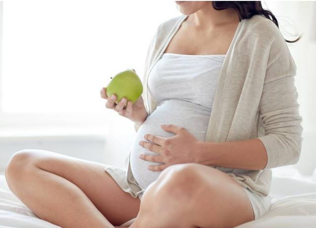 羊水浑浊会伤及胎儿，孕妈做好这几点，预防胎儿因羊水浑浊而窒息