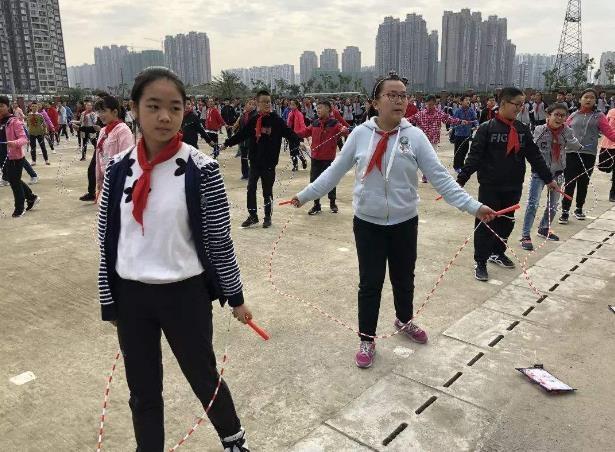 到了初中，孩子容易进入“叛逆期”，家长不妨做好这3件事！