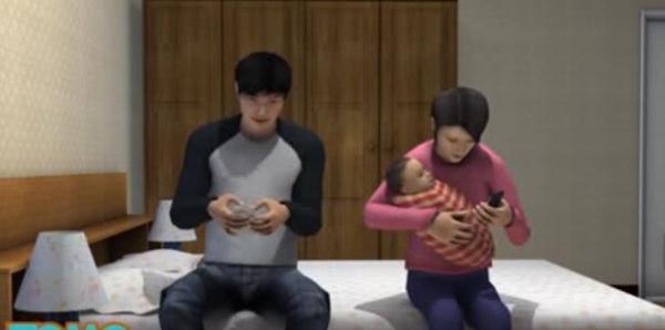 因为要玩手机，没空抱小孩而将小孩放进垃圾筒！