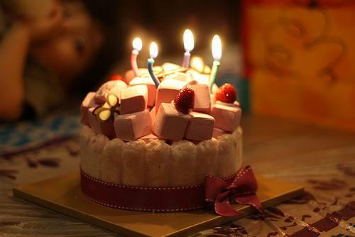 6岁女童生日当天突然看不见了，母亲哭成泪人，竟是蛋糕惹的祸