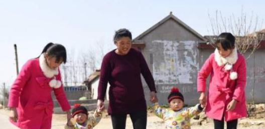38岁农妇一怀孕就生双胞胎，这都生四个了