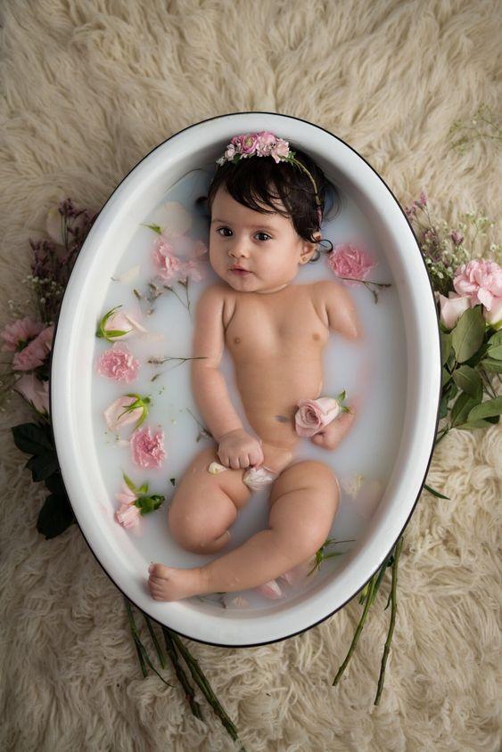 当妈妈把宝宝放到1个盆里，“咔嚓”，拍出来的照片也太萌了吧！