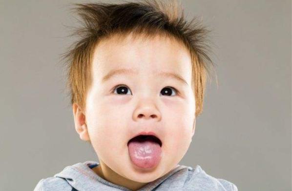 孩子嘴角干燥起屑、起泡，不要只会傻傻给孩子擦嘴了