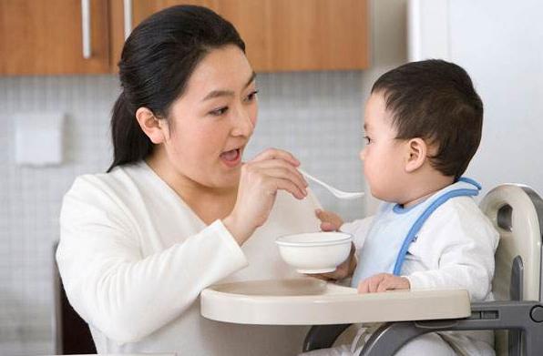 家长谨记：孩子没有过两岁，3类辅食别碰，越喂脾胃可能越脆弱！