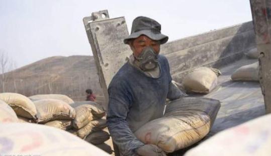 38岁农妇一怀孕就生双胞胎，这都生四个了