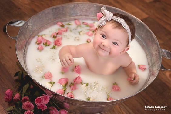 当妈妈把宝宝放到1个盆里，“咔嚓”，拍出来的照片也太萌了吧！