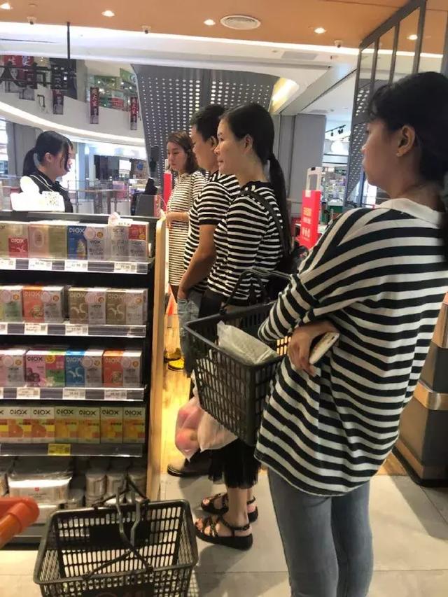 撞衫现场能可怕到什么程度！感受一下被撞衫支配的尴尬！