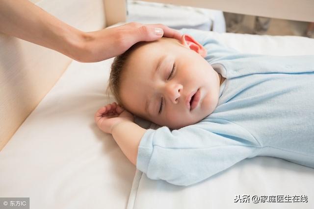 家长看过来：宝宝睡觉满头大汗，可能与这4点有关