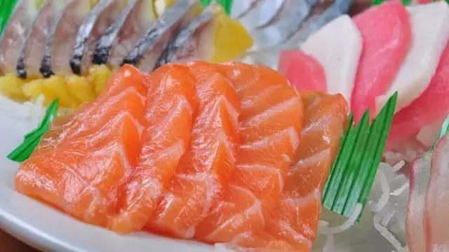 聪明宝宝的辅食：三文鱼怎么吃最有营养，最适合小孩？