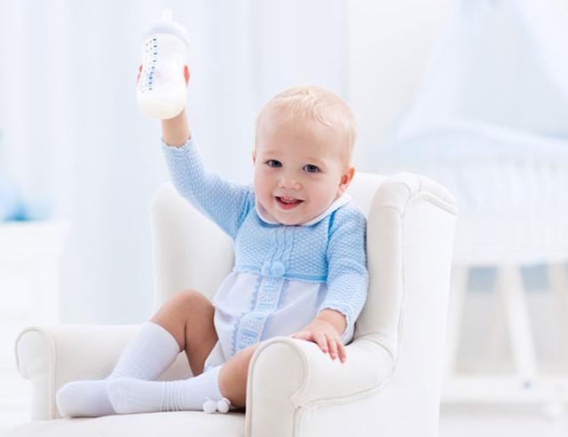 育儿说：母乳亲喂和奶瓶喂养，有哪些区别？育婴师告诉你