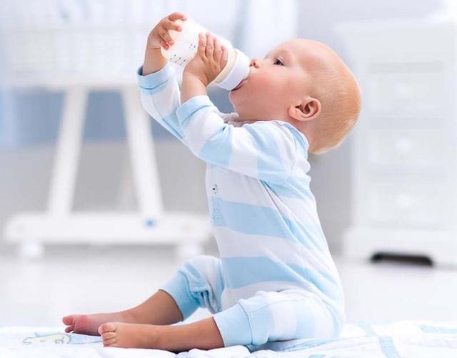 育儿说：母乳亲喂和奶瓶喂养，有哪些区别？育婴师告诉你