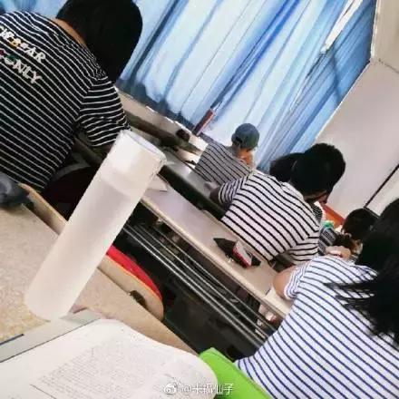 撞衫现场能可怕到什么程度！感受一下被撞衫支配的尴尬！