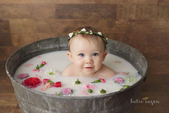 当妈妈把宝宝放到1个盆里，“咔嚓”，拍出来的照片也太萌了吧！