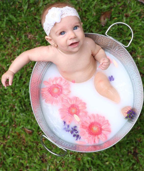 当妈妈把宝宝放到1个盆里，“咔嚓”，拍出来的照片也太萌了吧！