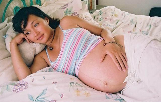 孕妈产后住院期间，谁来陪护最好？别嫌弃，这个人最适合！