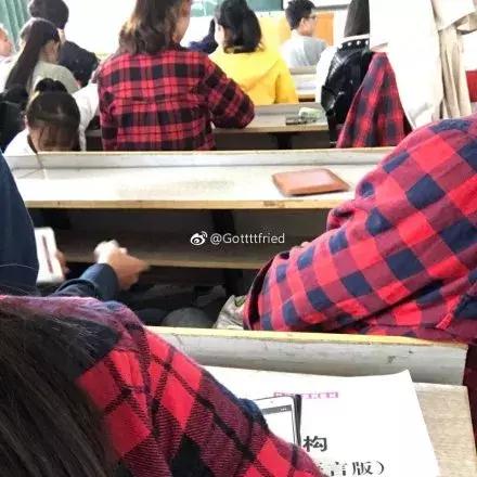 撞衫现场能可怕到什么程度！感受一下被撞衫支配的尴尬！