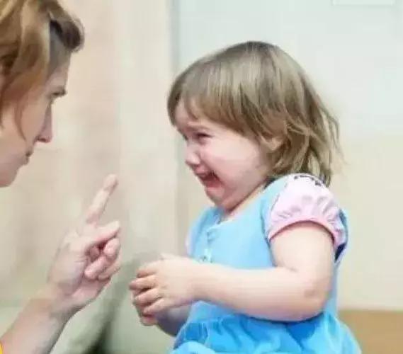 孩子临睡总要一阵嗨，总算找到了解决方法！