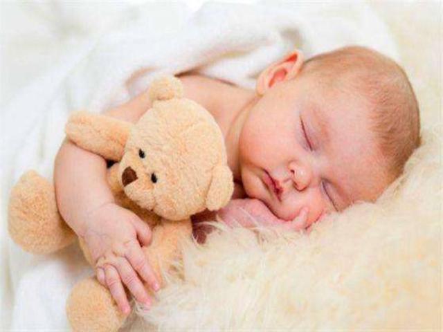 你家孩子和自己睡还是和老人睡？会影响孩子一生，家长一定要看