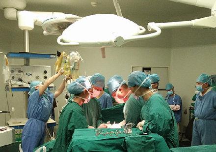 遭遇产科“头号死神” 羊水栓塞孕妇全身换血涉险获救