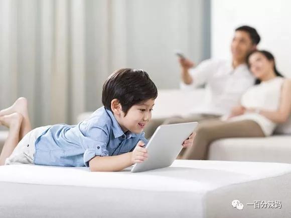 再忙 家长也不要哄宝宝看电视