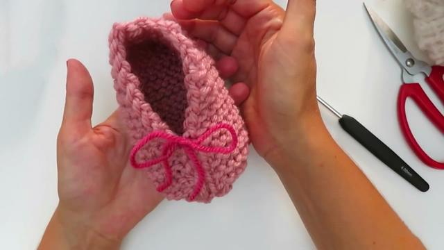 舒适的宝宝婴儿系带鞋，用毛线钩织的方法很简单（图解2-1）