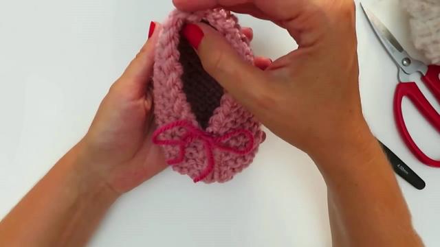 舒适的宝宝婴儿系带鞋，用毛线钩织的方法很简单（图解2-2）