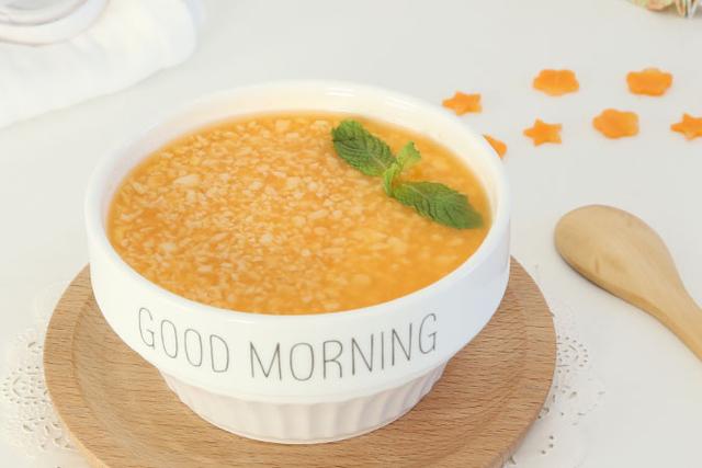 育儿说：六个月的孩子一天加几遍辅食比较合适呢？育婴师提醒你