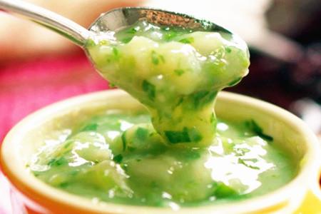 育儿说：六个月的孩子一天加几遍辅食比较合适呢？育婴师提醒你