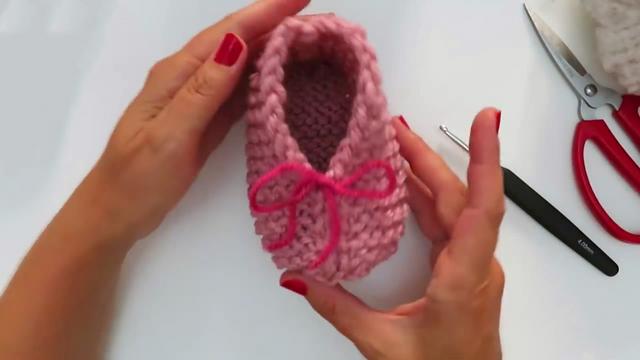 舒适的宝宝婴儿系带鞋，用毛线钩织的方法很简单（图解2-1）