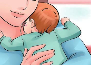 育儿说：怎么能确保在宝宝吃完奶后把嗝都拍出来？育婴师说给你知