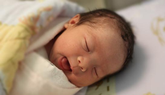 初乳、湿疹、溢奶……新生儿护理超全整理，一应俱全！