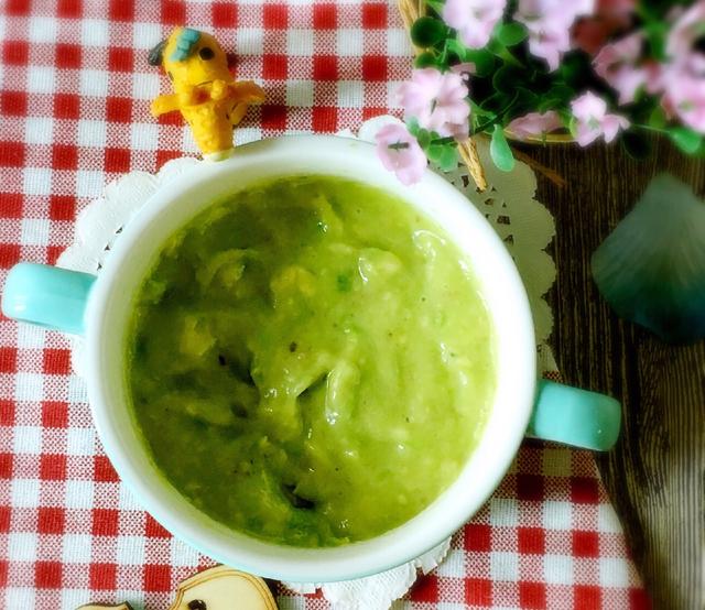 育儿说：六个月的孩子一天加几遍辅食比较合适呢？育婴师提醒你