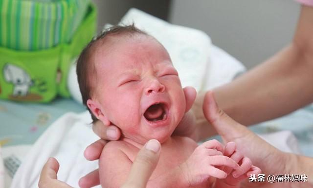 宝宝出生3天后体重开始下降？听了爸爸的解释，宝妈这才放心了