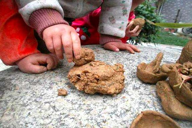农家孩子和潦草的人生：用泥巴涂伤口止血，拔棵葱就大饼……