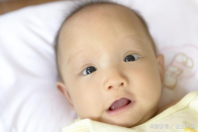 小宝宝出生后，耳朵上的“小洞洞”，是怎么回事？家长别忽视！