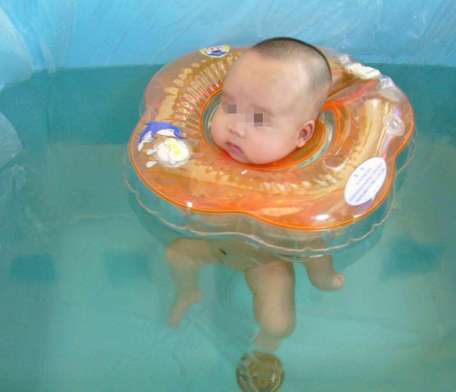 宝宝红屁股和纸尿裤无关，护工说这样做保证不红，粉都不用扑