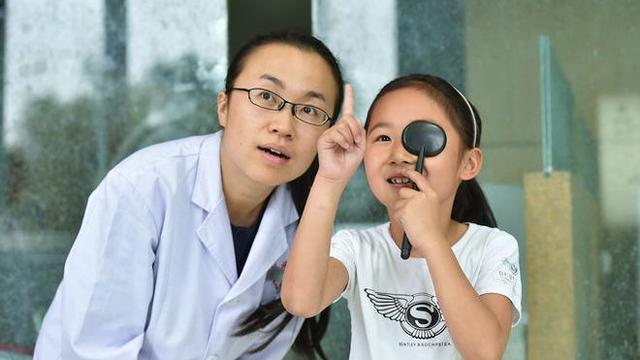 孩子近视有救了，飞行员都在用的护眼方法，坚持用，慢慢摘掉眼镜