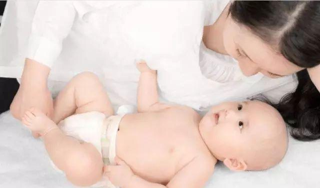 刚生完孩子30多天大姨妈就来了正常吗？还能喂奶吗？