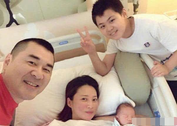 产后第一天，这3件事按顺序做，对产后恢复和宝宝发育都好！