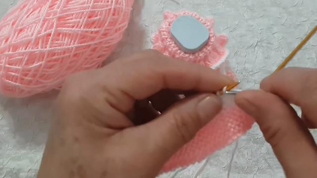 舒适又可爱的花边宝宝鞋，用毛线钩织起来很简单（图解2-1）