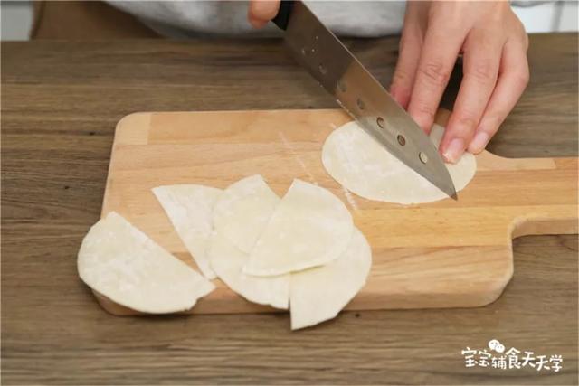 9M+辅食｜香蕉脆脆角，饺子皮新做法，外酥内嫩