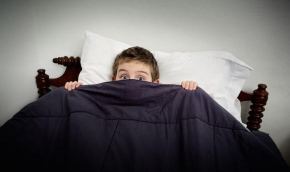 当孩子说：“妈妈，我怕黑”时，不要敷衍，你的回答对孩子很重要