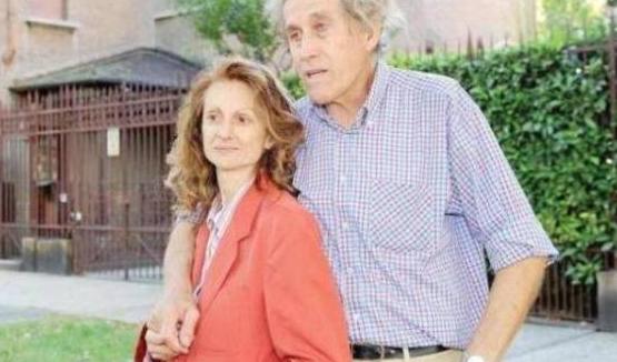这对夫妇老来得子，因为年纪大，孩子被判送人