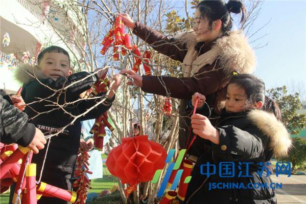东海双店镇中心幼儿园举办“欢天喜地迎新年”庆元旦活动