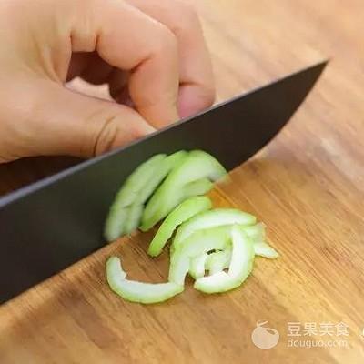 银鳕鱼时蔬面条 宝宝辅食食谱