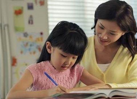 三、（一）父母爱孩子就要从认真带孩子开始，学会爱的表达方式