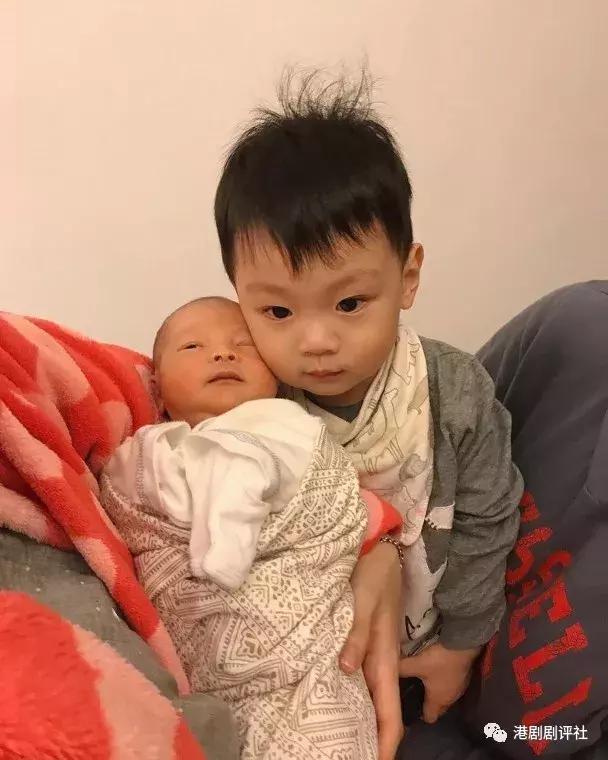 前港姐冠军二胎诞子后疑患抑郁 担心大仔吃醋丧哭