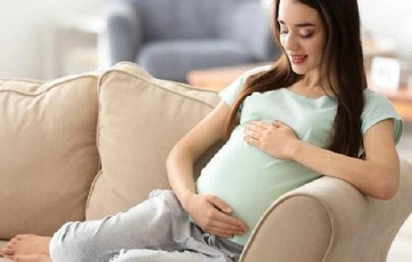 孕期一直要左侧睡？这个谣言已破！有两种睡姿对胎儿最危险