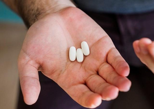 “是药三分毒”，别再给孩子乱用这些药了，买药需认真看清这些字